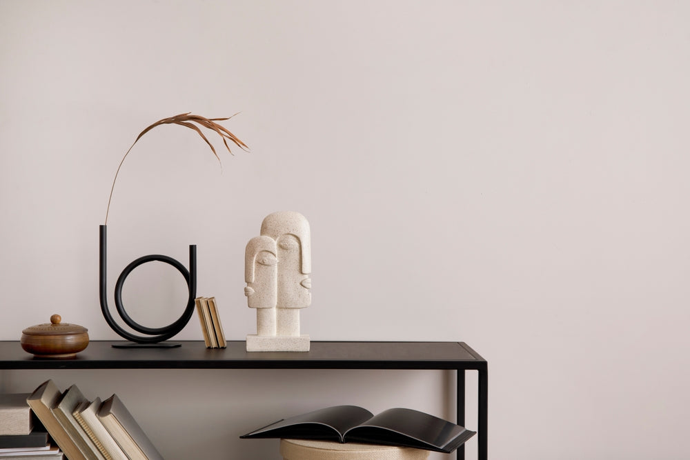 The Art of Mixing Textures: Combining Soft and Hard Accessories in Modern Decor